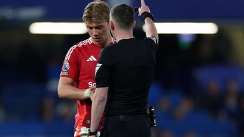Trận Man Utd thua Chelsea bị gián đoạn vì lý do ngộ nghĩnh
