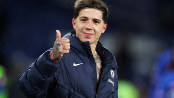 Fan Chelsea sốt vó khi Enzo Fernandez tiết lộ ‘chơi một mắt’ trước Man Utd