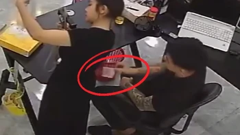 Chồng móc ví vợ thành công, hội anh em lập tức đòi truyền bí kíp