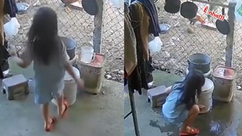 Bé gái đổ thừa cho con gà đá vỡ thùng nước