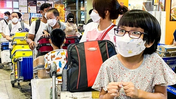 Nhiều người bị sốt, ho trong lúc ca COVID-19 tăng nhẹ, bảo vệ sức khỏe sao?