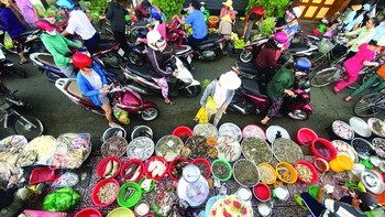 Lắng nghe chuyện giữa chợ