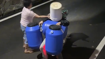 Khi bạn lười nhưng quá nhiều thứ phải chở về nhà
