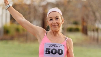Nữ luật sư lập kỷ lục chạy siêu marathon 500 ngày liên tiếp