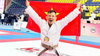 ‘Quỷ lùn’ Đào Hồng Sơn vô địch Jujitsu châu Á sau khi ‘quẩy tung’ hội vật làng