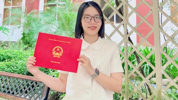 Cô gái từng trượt tiếng Anh đầu vào giành học bổng tiến sĩ ở Mỹ