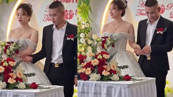 Chú rể tìm cách làm lành với cô dâu giữa hôn trường