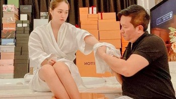 Vợ chồng Đoàn Di Băng khoe độ giàu 'khủng khiếp' đến thế nào?