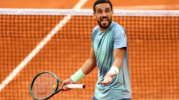 Tay vợt Damir Dzumhur thắng trận ở Roland Garros mà không hay biết