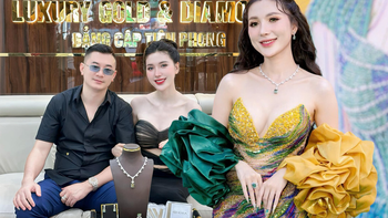 Ngân Collagen bị các 'thánh soi' bóc phốt sống 'phông bạt' xài hột xoàn fake