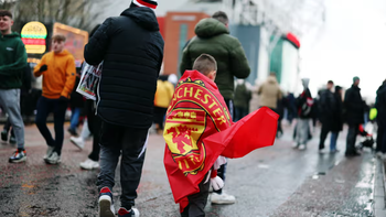 Fan Man Utd và Tottenham 'méo mặt' khi sắp có vé đá chung kết Europa League