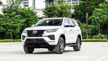 'Toyota Fortuner dù tốt vừa thiếu, chưa đủ lấy được khách của Everest'