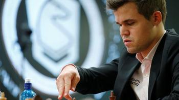 'Vua cờ' Magnus Carlsen gây sốc khi 'chọc khuấy' làng đua xe F1