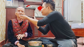 25 năm hát thiện nguyện và niềm hạnh phúc chăm mẹ mỗi ngày