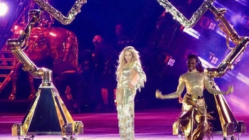 Beyoncé suýt gặp tai nạn trên sân khấu mở màn world tour