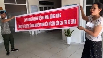 Trẻ sơ sinh tím tái, thở yếu, người nhà tố kíp trực ca sinh tắc trách