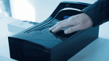 Màn hình ô tô co giãn, nổi nút bấm cho người không thích cảm ứng