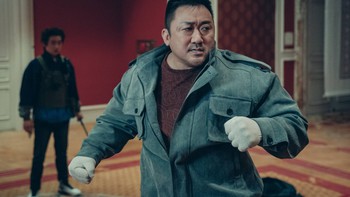'Nắm đấm' Ma Dong Seok trở lại rạp Việt với Đêm thánh: Đội săn quỷ