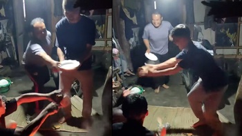 Cười sảng với 4 thanh niên đùn đẩy nhau củ khoai nóng