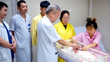 Cô gái mắc tim bẩm sinh từng chỉ còn 1% sự sống nay sinh con khỏe mạnh