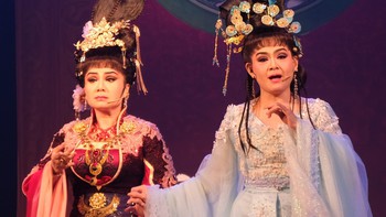 Chị em Tú Sương, Trinh Trinh làm nóng vở San Hậu