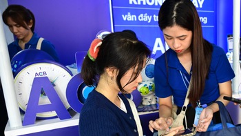 'Người nhà khen quá, mình chốt mở thẻ ACB để tiện mua sắm, kinh doanh'