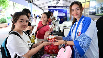 Trải nghiệm 'phòng chờ thương gia', nhận quà may mắn Nhật Bản từ JCB tại lễ hội không tiền mặt