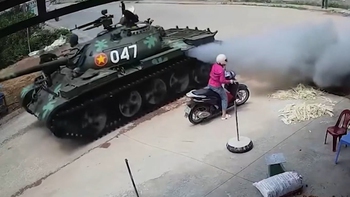 Video hài nhất tuần qua: Ngàn lời em nói không bằng làn khói xe tăng