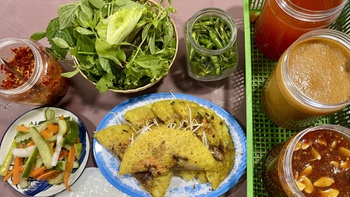 Chiều mưa dạo chợ Lạc Quang ăn đồ Phan Rang: Bánh canh, căn, xèo, chả cá gợi vị quê nhà