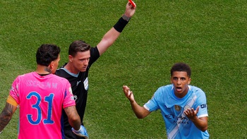 Trọng tài phạt thẻ đỏ sao Man City tại FIFA Club World Cup để tự cứu mình?