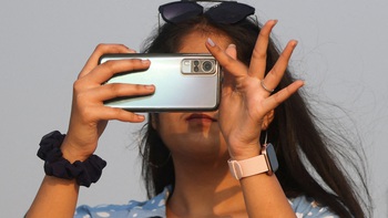 Camera trăm 'chấm' nhưng ảnh nhẹ tênh và 'bí mật' phía sau