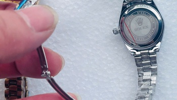 Bắt giữ 450 đồng hồ giả nhãn hiệu Rolex vận chuyển từ Trung Quốc