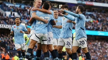 Man City bị phạt hơn 38 tỉ đồng vì ra sân trễ