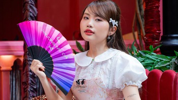 Clip Phương Mỹ Chi hóa thân Na Tra gây sốt; Angelababy kiện vu khống ngoại tình