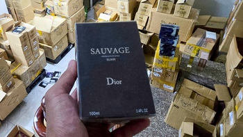 Cận cảnh kho hàng hơn 10.000 chai nước hoa Chanel, Bvlgari, Dior... giả, Công an TP.HCM vừa thu giữ