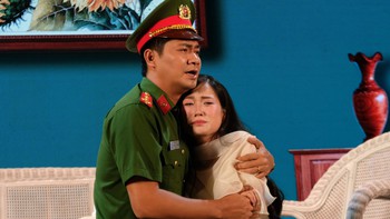 'Một cuộc chiến khác' của sân khấu Hồng Vân