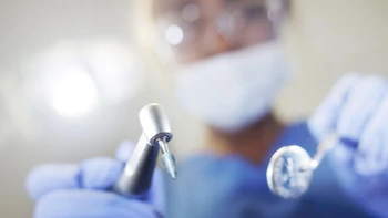Thanh niên 22 tuổi giả danh nha sĩ nhổ răng cho cả tá bệnh nhân