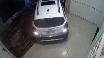 Pha 'lùi chuồng' đẳng cấp của tài xế ô tô