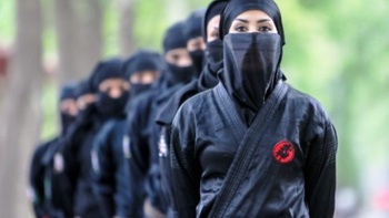 Thực hư về đạo quân ninja nữ của Iran