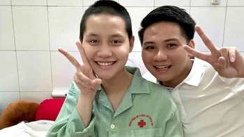 Người chồng bất ngờ quyết định rời đi sau quãng thời gian chăm sóc vợ xuất huyết não