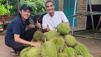 Mặc Văn Khoa ghé vườn thăm hỏi sức khỏe Hoài Linh