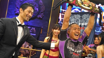 Học trò thắng knock-out, Johnny Trí Nguyễn mừng ra mặt