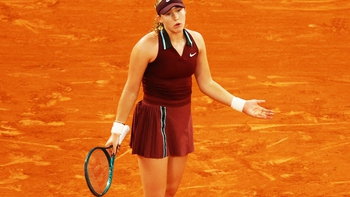 Sao nữ Andreeva đánh mất hình ảnh, khóc lóc rời sân sau trận thua sốc ở Roland Garros
