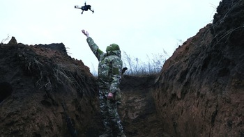Drone viết lại các học thuyết phòng không