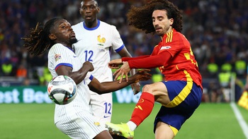Cổ động viên Đức vẫn 'để bụng' Marc Cucurella