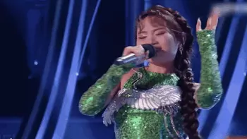 'Em xinh' Phương Mỹ Chi chào sân Cbiz
