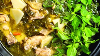 Rau gia vị bản địa và ngoại lai trên bàn ăn người Việt