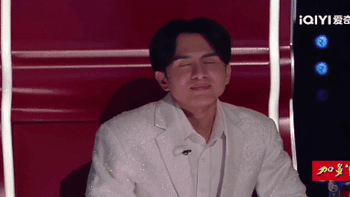 Biểu cảm của Đan Trường khi xem Phương Mỹ Chi hát gây sốt