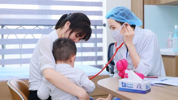 Hàng trăm trẻ sinh ra từ kỹ thuật hỗ trợ sinh sản được khám sức khỏe miễn phí