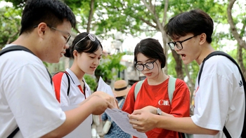 Đề thi tốt nghiệp THPT 2025: Tạo động lực đổi mới thay vì áp lực
